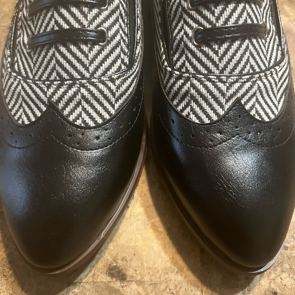 Black and white flats